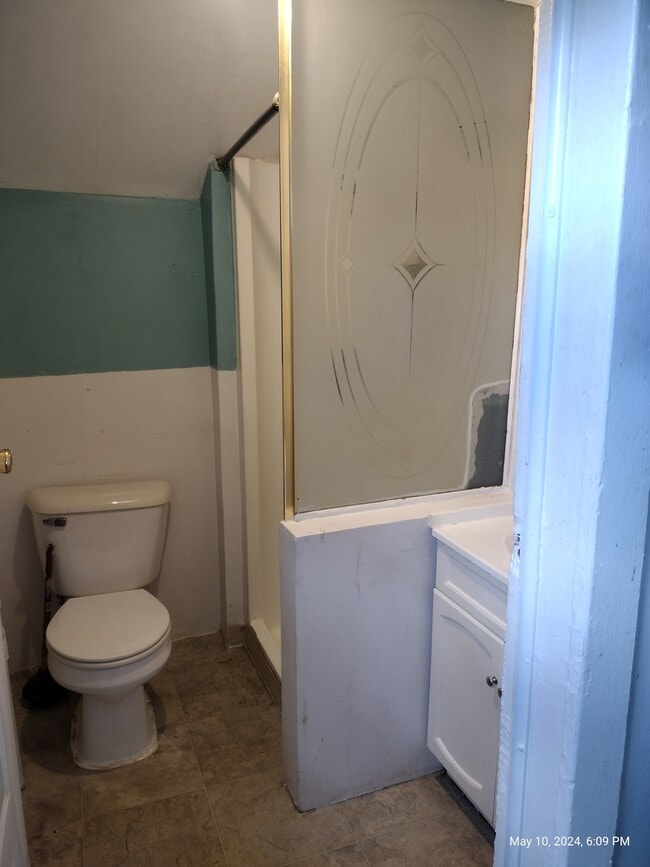Photo - 1615 Herbert St Unit Upper