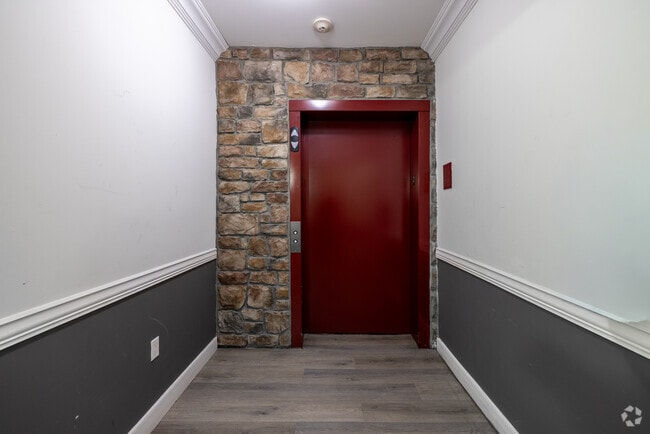 Ascensor del vestíbulo - Riverside Apartments