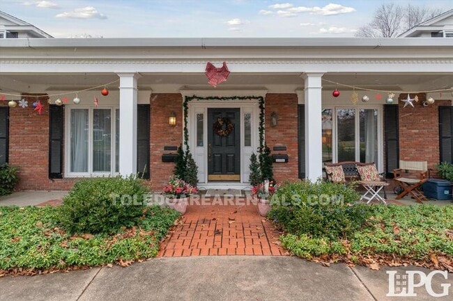 Photo - 3835 Hillandale Rd