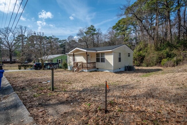 Photo - 806 Lakeland St