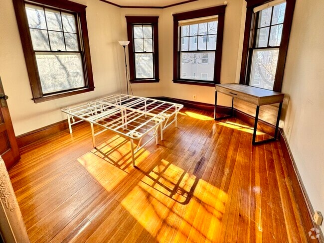 Building Photo - 28 Putnam Ave Unit 2 Rental