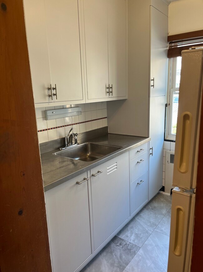 Kitchen - 2760 Linshaw Ct