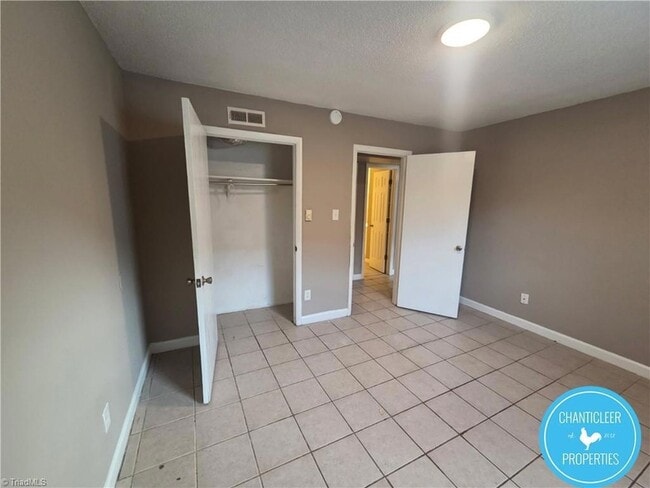 Photo - 305 Oakwood St Unit 2