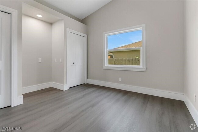 Building Photo - 270 Madison Dr Rental