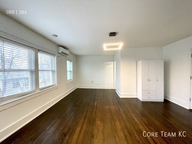 Photo - 110 E 40th St Unidad 203