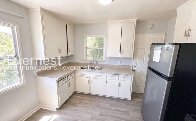 Photo - 6618 Laird Ave
