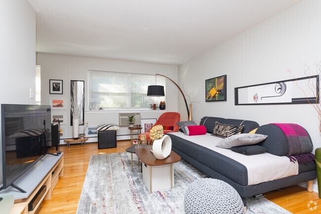 468 West Melrose