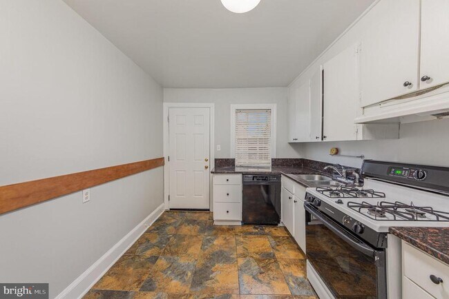 Photo - 503 Caroline St