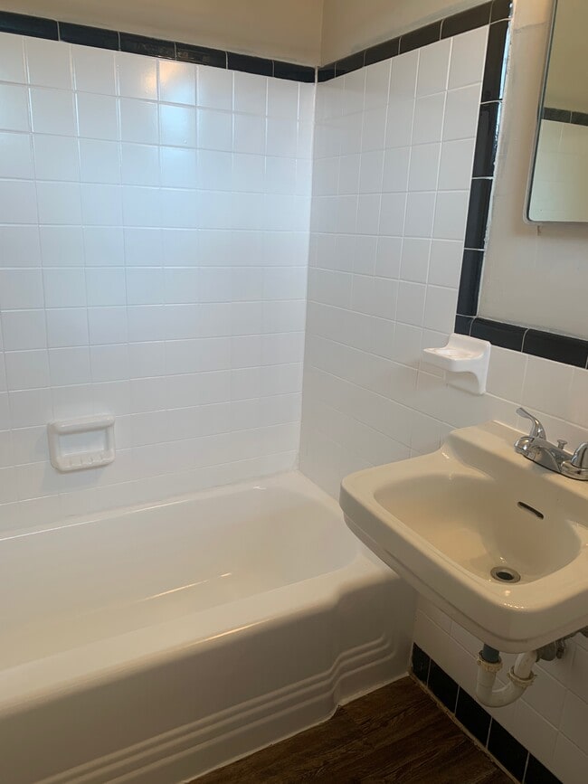 Photo - White Avenue Apartments