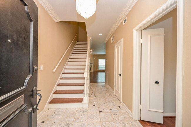 Photo - 573 N Post Oak Ln