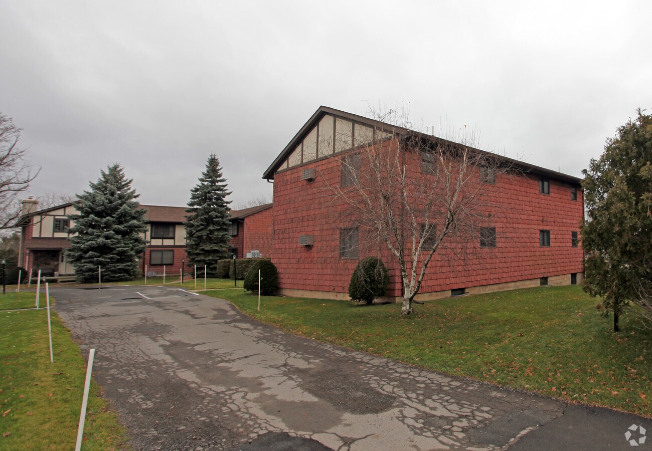 Burrstone Lane Apartments - Burrstone Lane Apartments