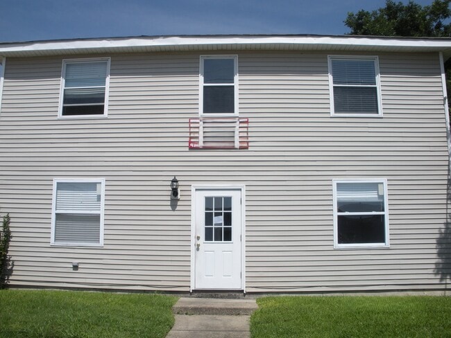 Building Photo - 1108 Lebeau St Unit APT. C