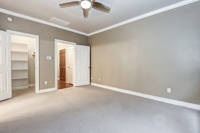 Photo - 2905 Clinton Dr