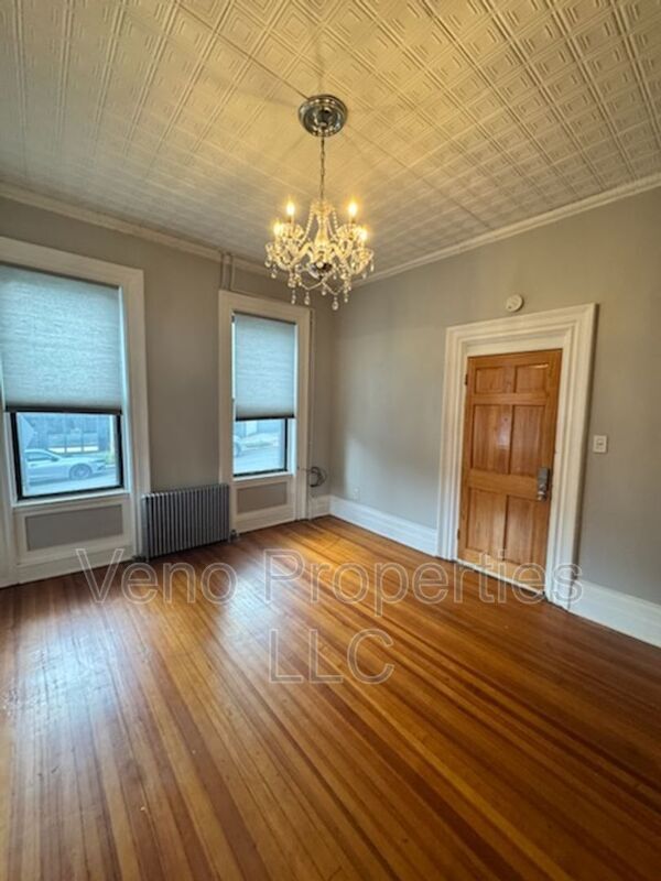 293 Hudson Ave