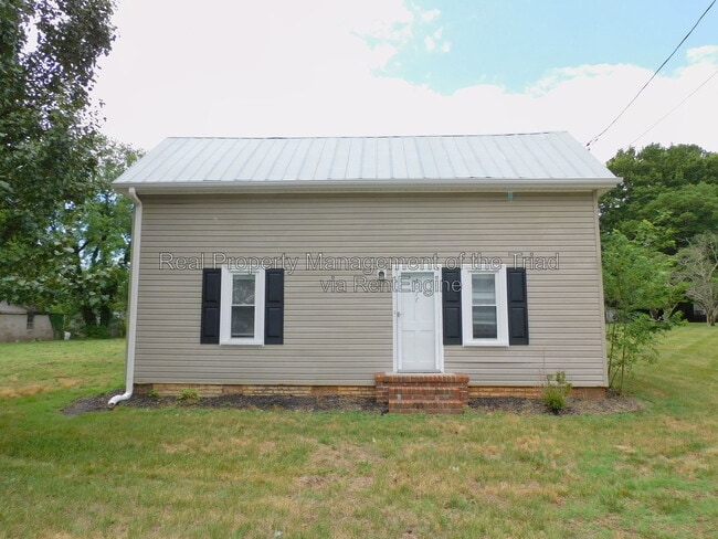 Photo - 3076 Main St