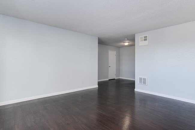 SeaBreeze Apartment Homes