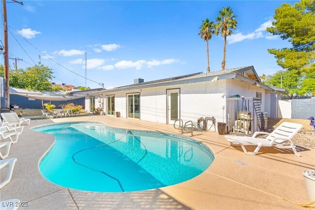 Photo - 1531 Commanche Dr