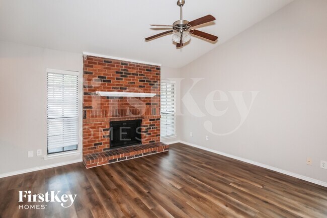 Photo - 1502 Barbara Ln