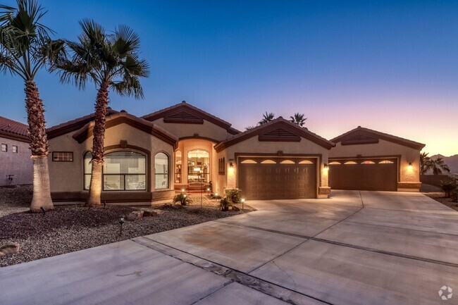 Building Photo - 4 Bedroom Pool Home with Casita