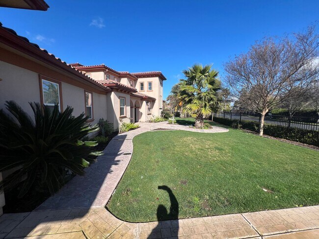 Photo - Extremely rare Fair Oaks Ranch executive r...