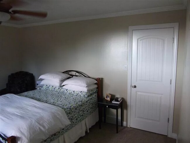 Photo - 206 E Bonneville Dr