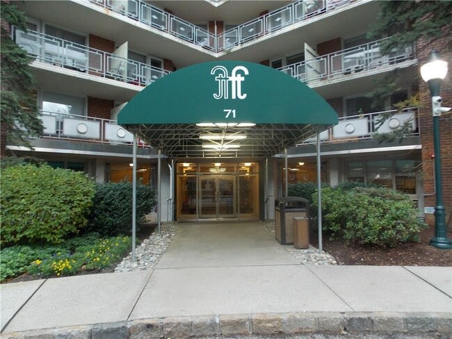 Building Photo - 71 Strawberry Hill Ave Unit APT 502