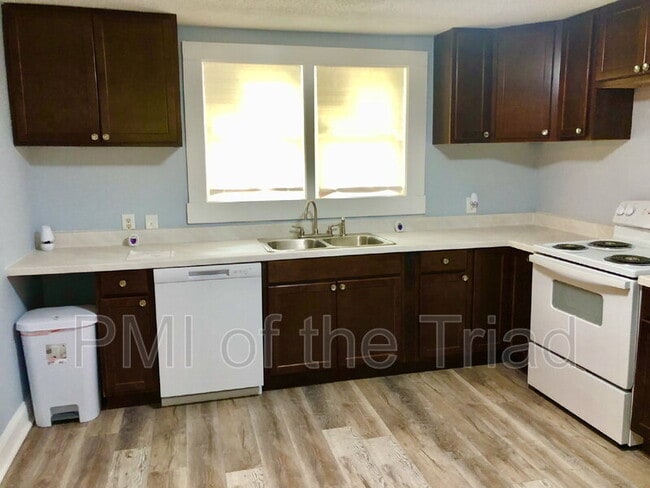 Photo - 317 Woodbury St