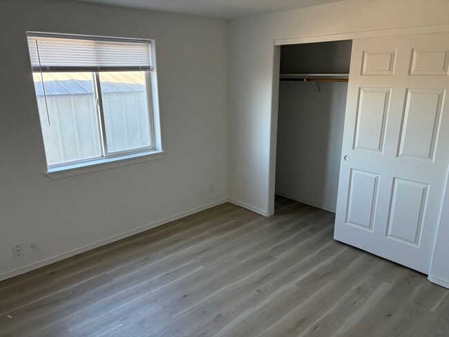 Photo - Huntington Rd. Duplex Unidad A