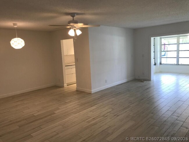 Photo - 1387 High Point Way NW