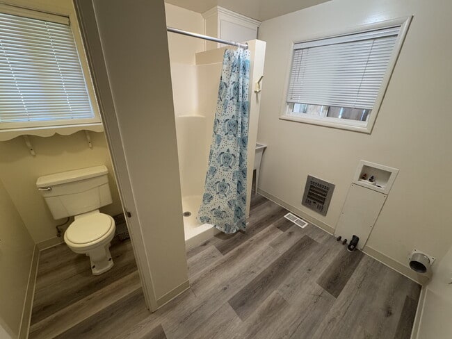 Photo - Single-Level Gresham Home / Large Backyard...