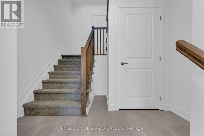 Photo - 802 Anciano Cres