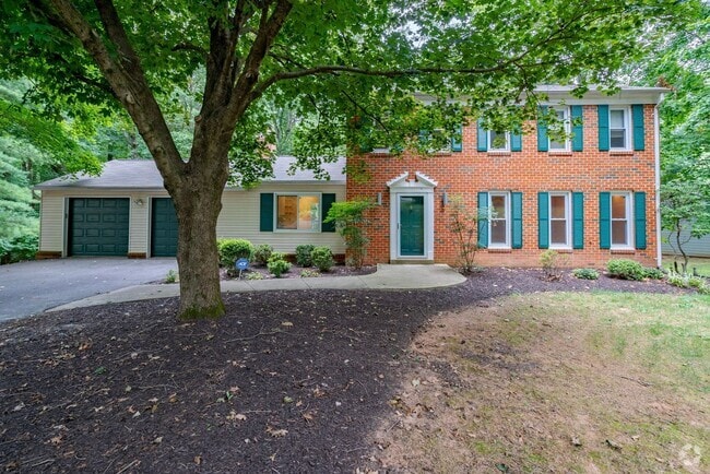 Building Photo - Fabulous 4 Bed 2.5 Bath Colonial With Pati... Rental