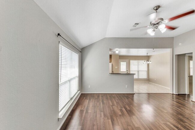 Photo - 147 Big Thicket Dr