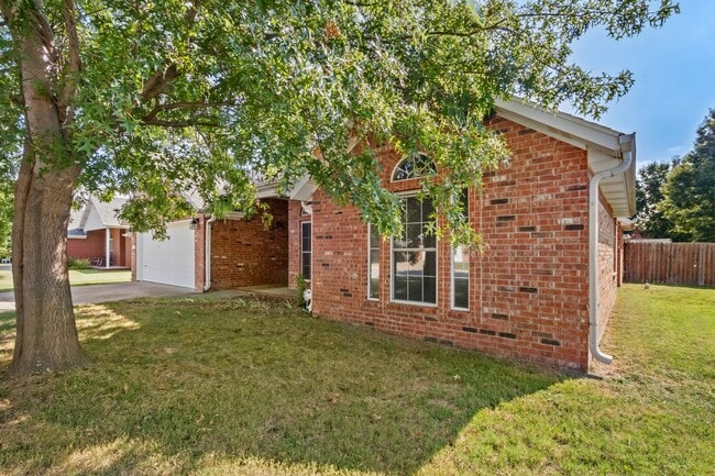 Photo - Bright & Beautiful 4 Bedroom Home with Fenced Yard and Modern Upgrades!