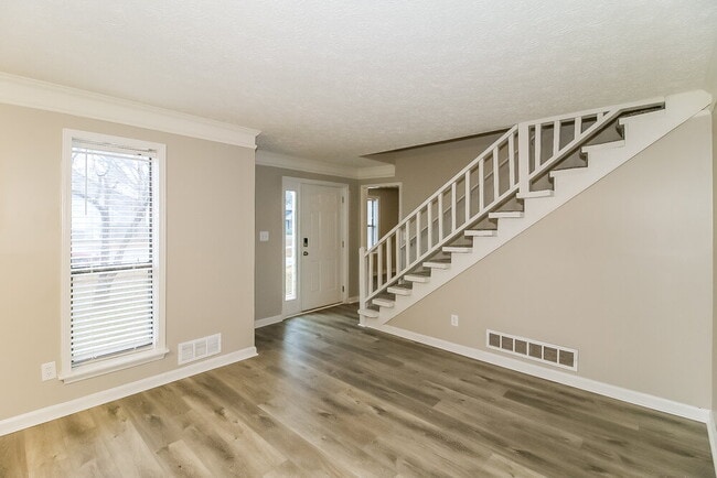 Photo - 3904 Loring Ln