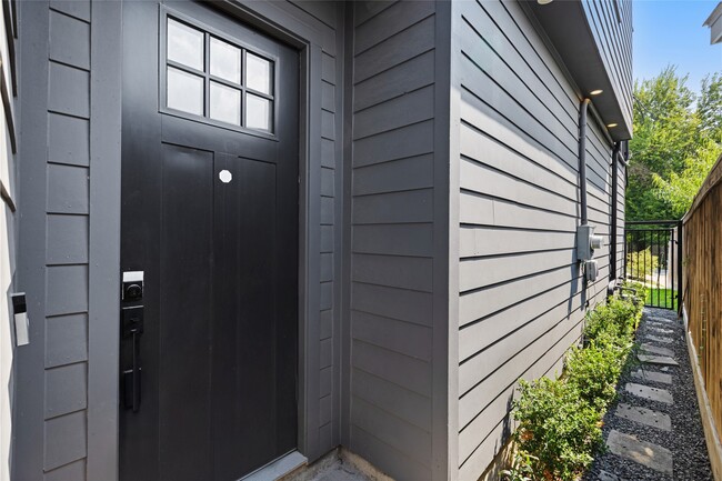 Photo - 7033 Avenue L