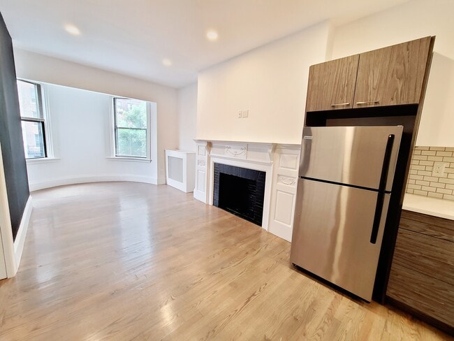 Building Photo - 501 Beacon St Unit 4