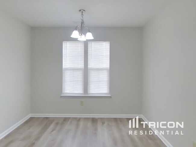 Photo - 1039 Central Park Blvd S