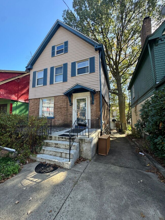 Photo - 5 Bedroom 2.5 Bath in Squirrel Hill