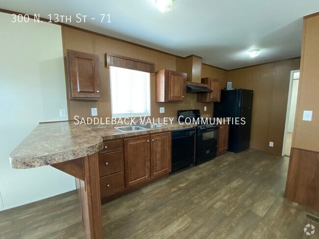Building Photo - 300 N 13th St Rental