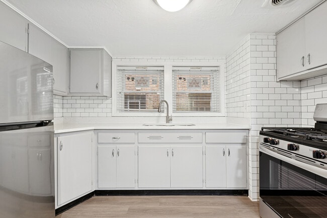 Photo - 3636 N Claremont Ave