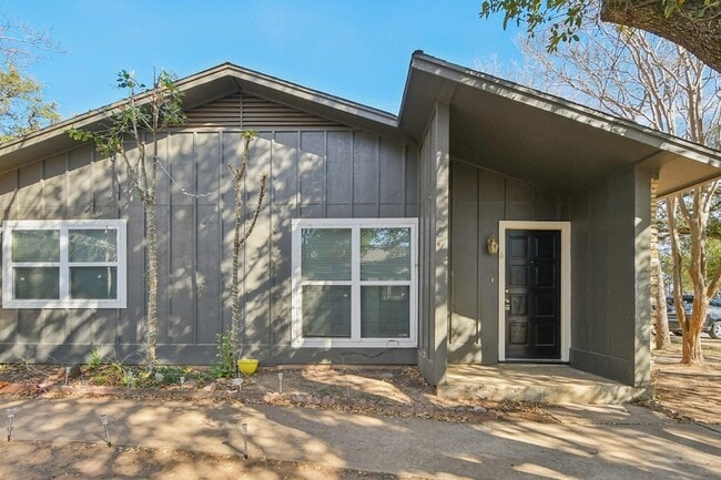 Building Photo - 11906 Broad Oaks Dr Unit A