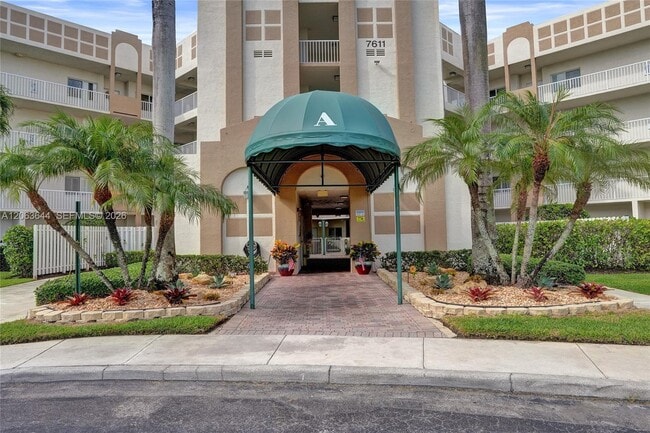 Building Photo - 7611 Southampton Terrace Unit 409
