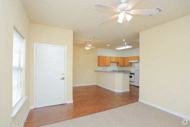 1BR, 1BA - 700SF