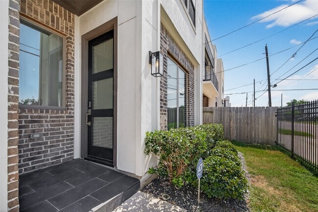 Photo - 1806 Schweikhardt St