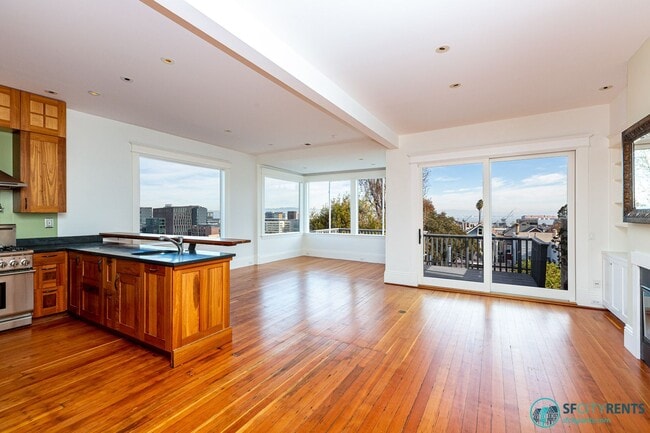 Building Photo - Potrero Hill: Remodeled Top Floor with City Views, Bonus Room & 2 Car Parking Unit 339 Texas St.