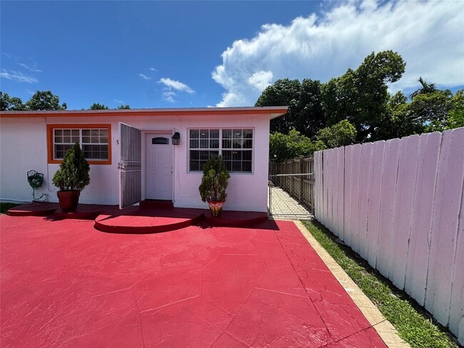Building Photo - 910 NW 43rd St Rental