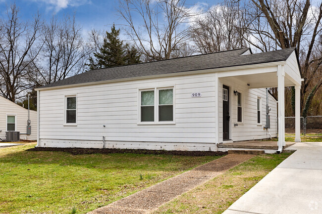 Building Photo - 909 Fairway Dr NW Rental