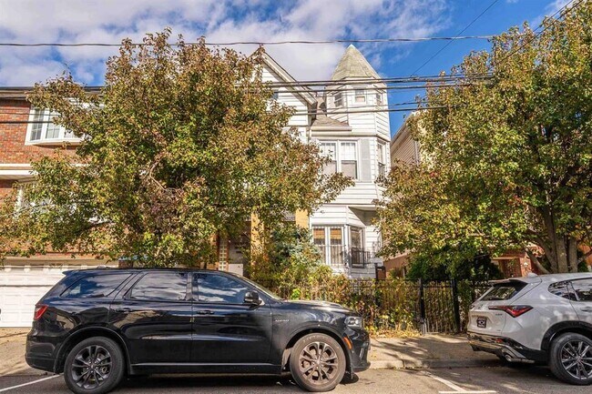 Building Photo - 124 73rd St Unit 3