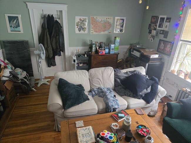 Building Photo - 24 Oak Square Ave